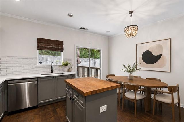 1064 Liberty Parkway NW, Atlanta, GA 30318