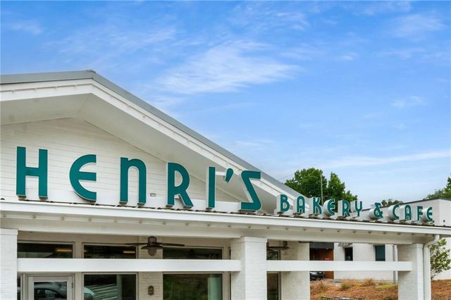1064 Liberty Parkway NW, Atlanta, GA 30318