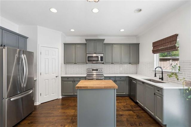 1064 Liberty Parkway NW, Atlanta, GA 30318