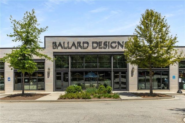 1064 Liberty Parkway NW, Atlanta, GA 30318