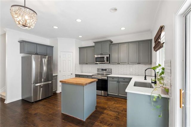1064 Liberty Parkway NW, Atlanta, GA 30318