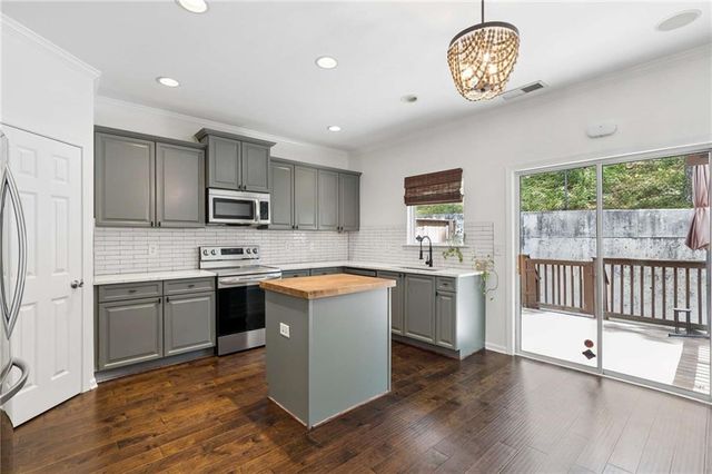 1064 Liberty Parkway NW, Atlanta, GA 30318