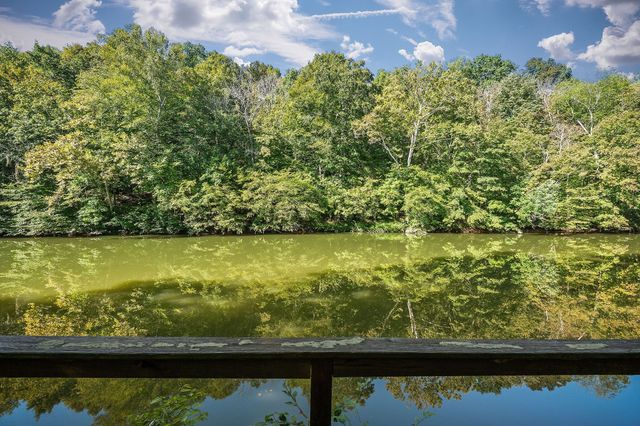 115 Long Point Dr, Rock Island, TN 38581