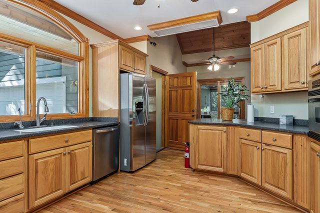 115 Long Point Dr, Rock Island, TN 38581