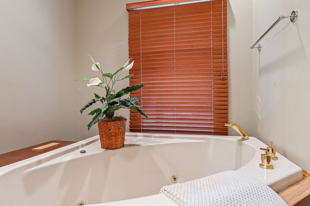 115 Long Point Dr, Rock Island, TN 38581