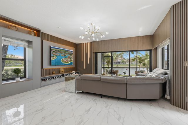 22257 Vista Lago Drive, Boca Raton, FL 33428