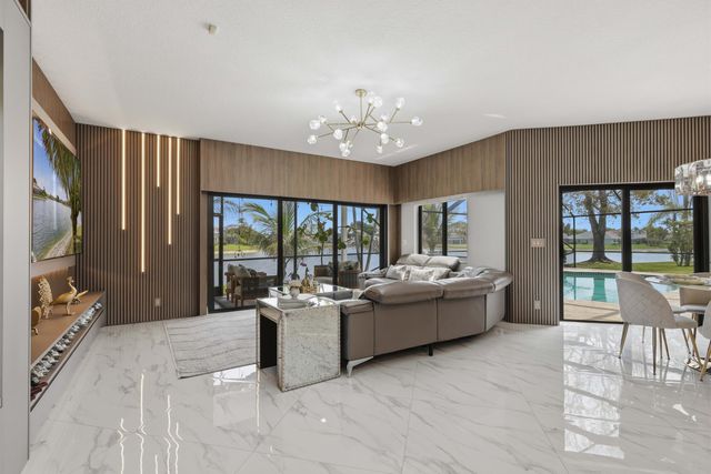 22257 Vista Lago Drive, Boca Raton, FL 33428