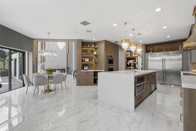 22257 Vista Lago Drive, Boca Raton, FL 33428