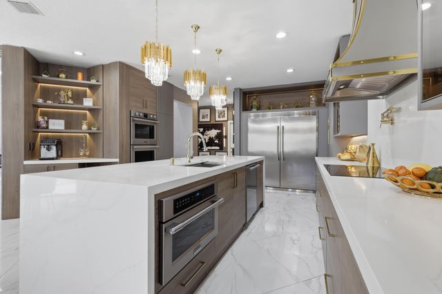 22257 Vista Lago Drive, Boca Raton, FL 33428