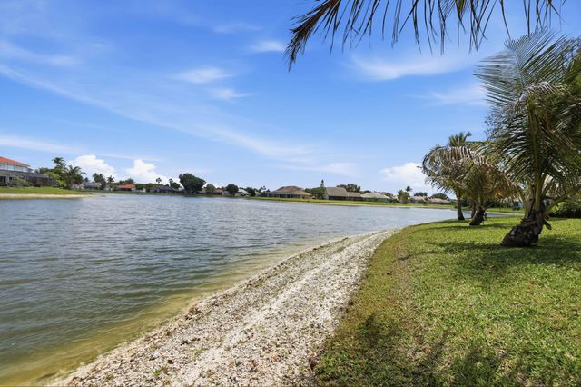 22257 Vista Lago Drive, Boca Raton, FL 33428