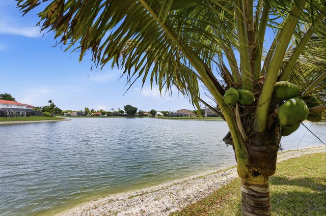 22257 Vista Lago Drive, Boca Raton, FL 33428