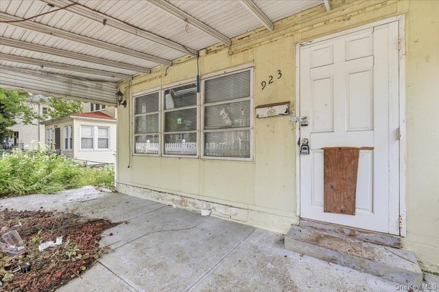 923 Quincy Avenue, Bronx, NY 10465