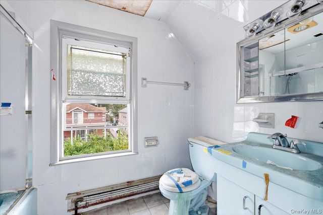 923 Quincy Avenue, Bronx, NY 10465