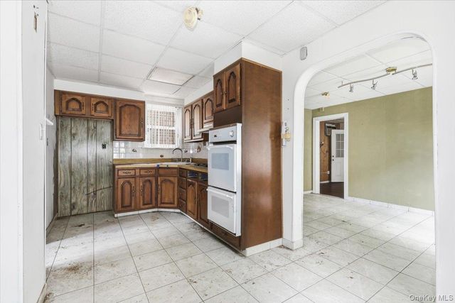 923 Quincy Avenue, Bronx, NY 10465