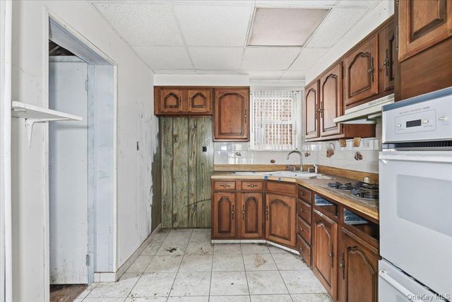 923 Quincy Avenue, Bronx, NY 10465