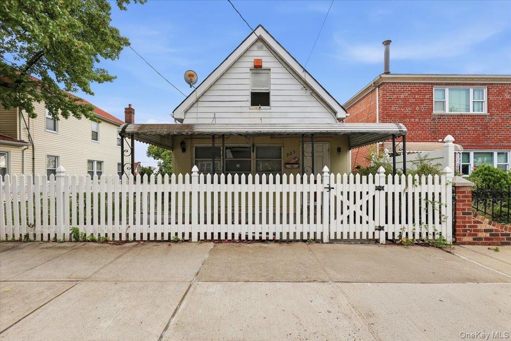 923 Quincy Avenue, Bronx, NY 10465