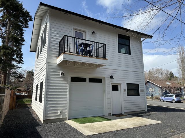 852 NW Columbia Street, Bend, OR 97703