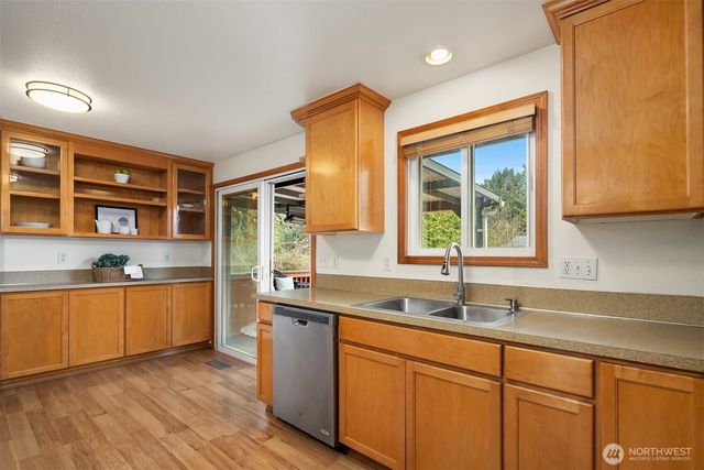 1002 S 194th Street, Seatac, WA 98148