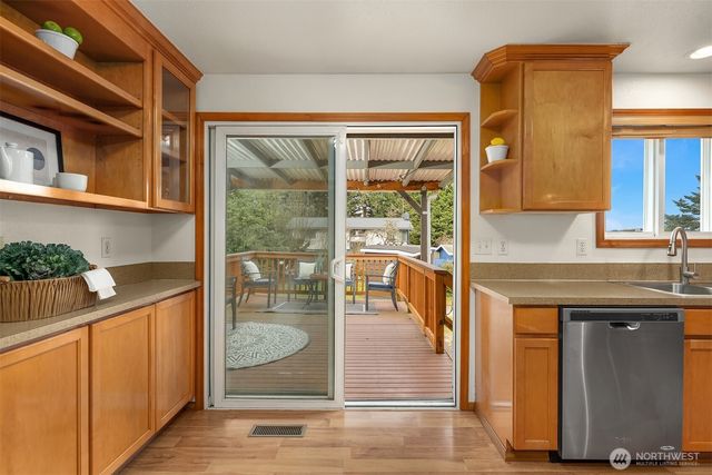 1002 S 194th Street, Seatac, WA 98148