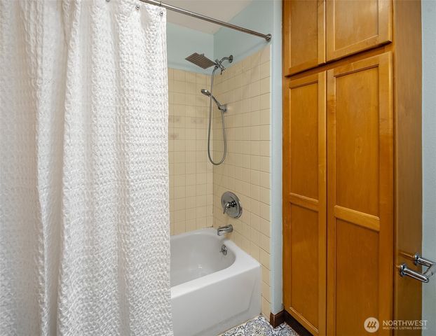 1002 S 194th Street, Seatac, WA 98148