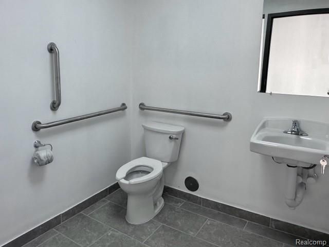 13635 Northline Road, Southgate, MI 48195