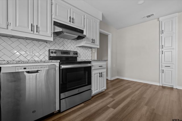 400 Baker Street, Lindale, TX 75771