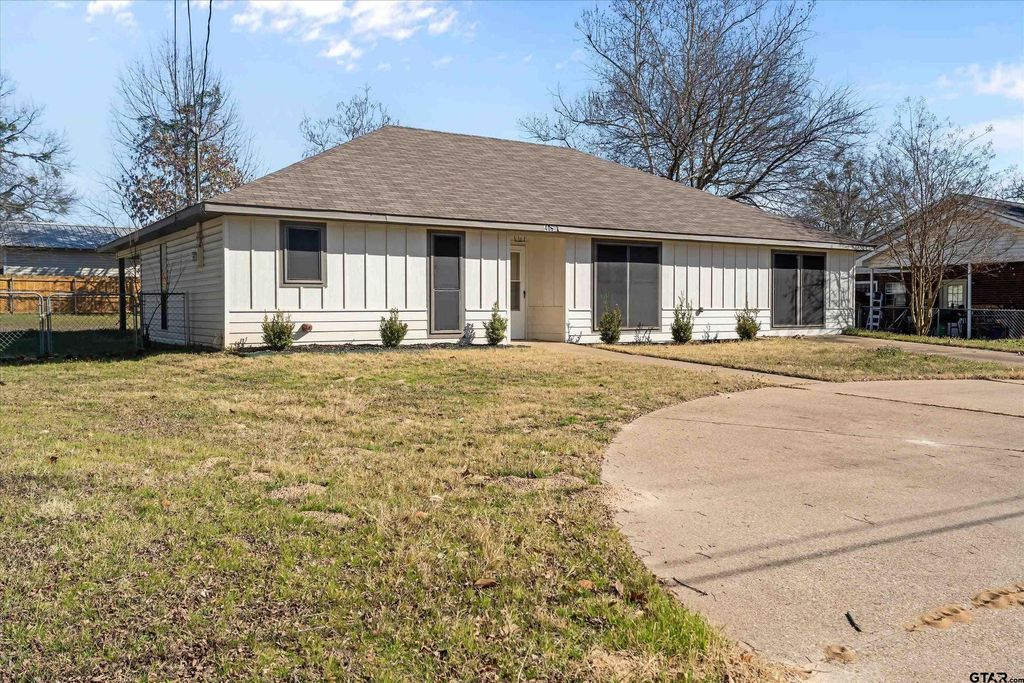 400 Baker Street, Lindale, TX 75771