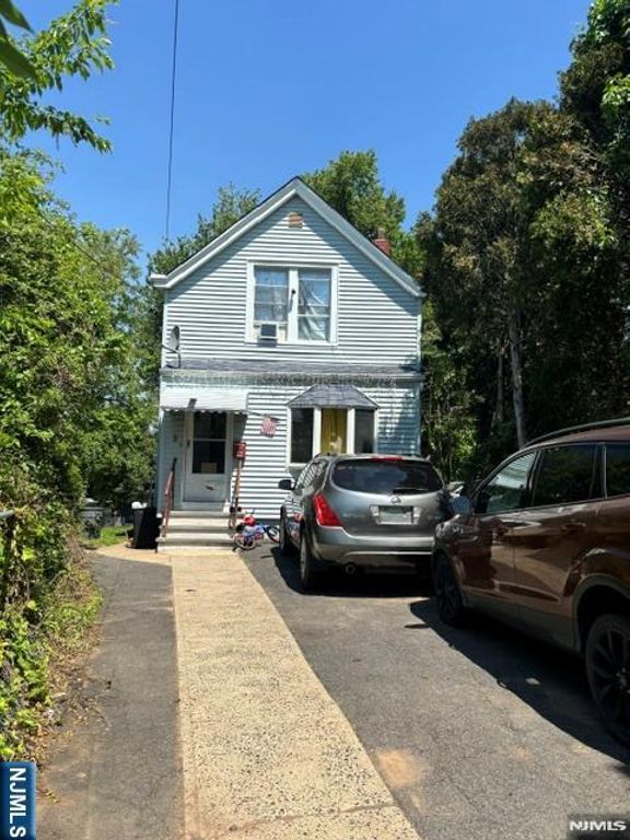 2 Bowes Place, Passaic, NJ 07055