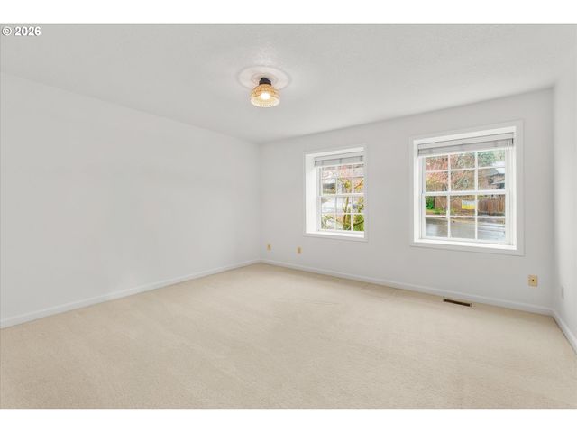 1721 HIGHLAND Dr, Lake Oswego, OR 97034