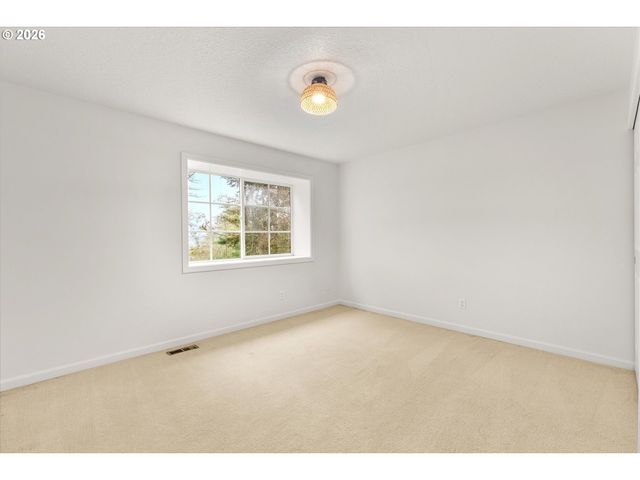 1721 HIGHLAND Dr, Lake Oswego, OR 97034