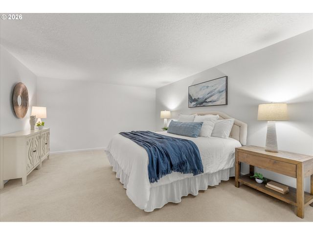 1721 HIGHLAND Dr, Lake Oswego, OR 97034