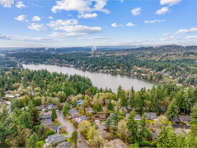 1721 HIGHLAND Dr, Lake Oswego, OR 97034