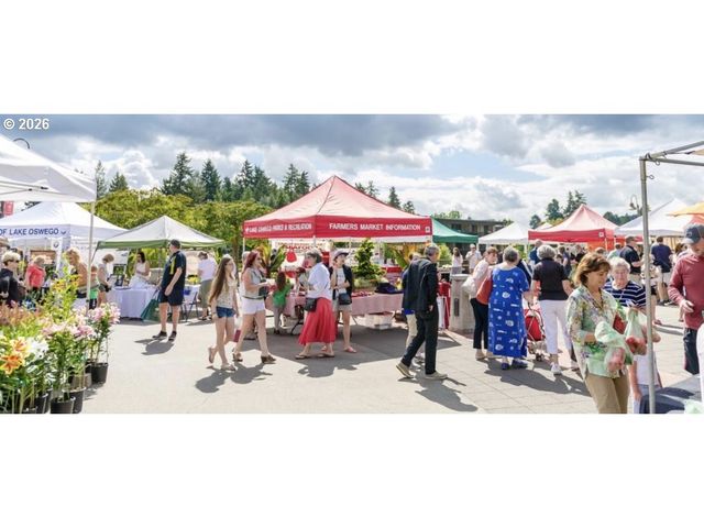 1721 HIGHLAND Dr, Lake Oswego, OR 97034