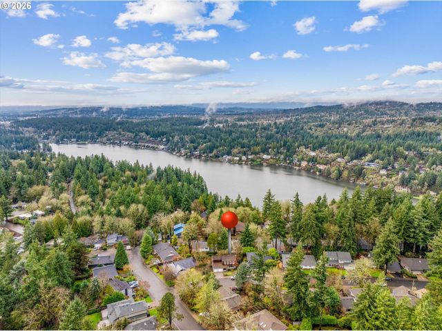 1721 HIGHLAND Dr, Lake Oswego, OR 97034