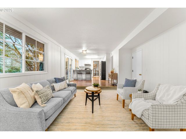 1721 HIGHLAND Dr, Lake Oswego, OR 97034