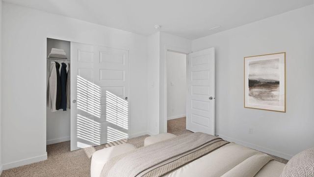 193 Cressmoor Boulevard, Hobart, IN 46342