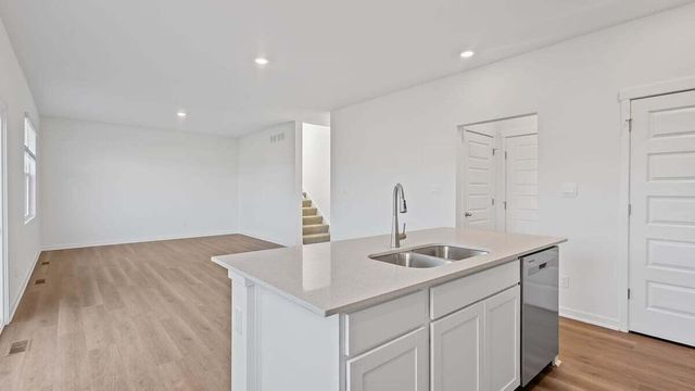 193 Cressmoor Boulevard, Hobart, IN 46342
