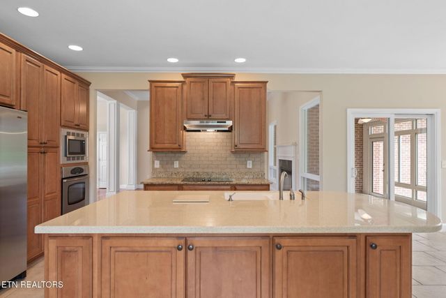 208 High Pointe Village Way, Kingston, TN 37763