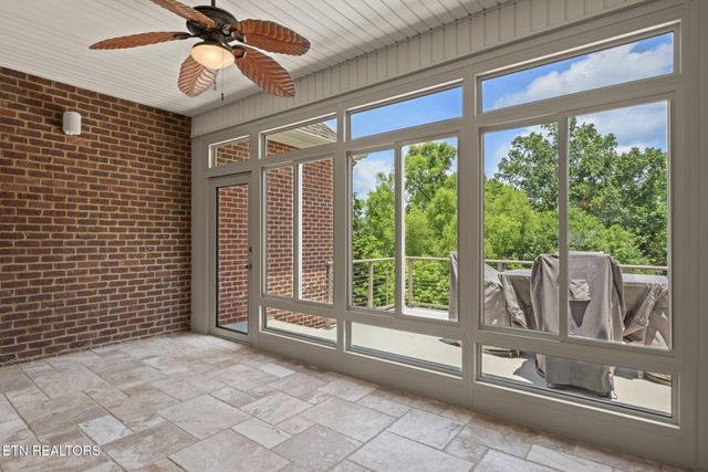 208 High Pointe Village Way, Kingston, TN 37763