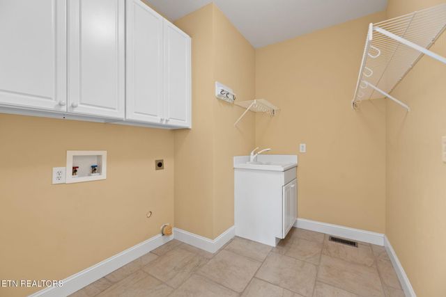 208 High Pointe Village Way, Kingston, TN 37763