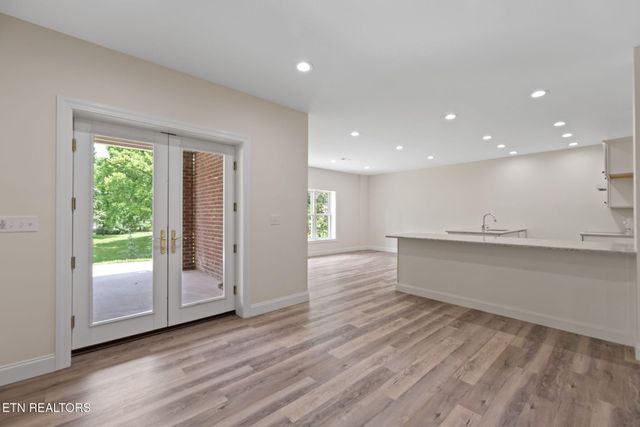 208 High Pointe Village Way, Kingston, TN 37763