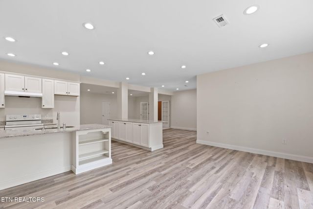 208 High Pointe Village Way, Kingston, TN 37763