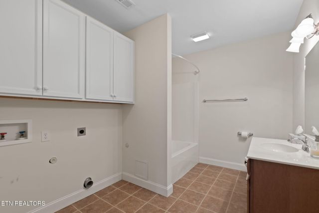 208 High Pointe Village Way, Kingston, TN 37763