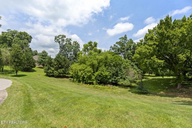 208 High Pointe Village Way, Kingston, TN 37763