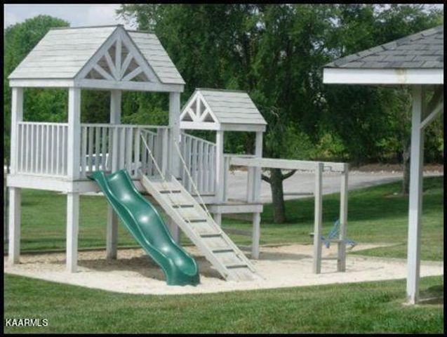 208 High Pointe Village Way, Kingston, TN 37763