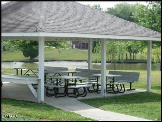 208 High Pointe Village Way, Kingston, TN 37763