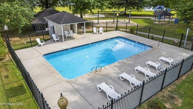 208 High Pointe Village Way, Kingston, TN 37763