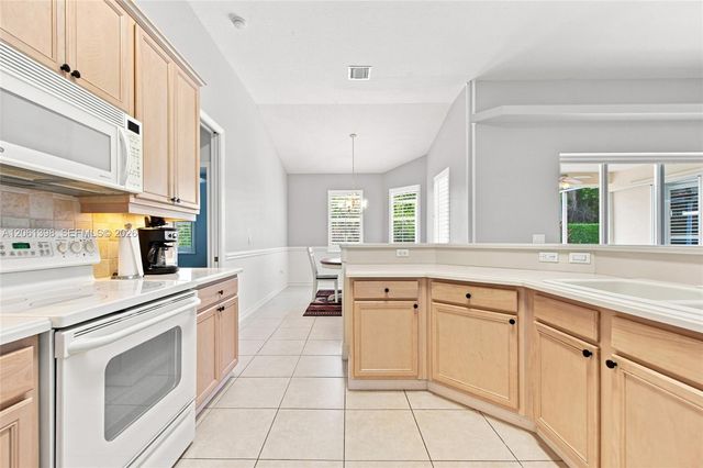 4025 SW Chablis Street SW, Vero Beach, FL 32968
