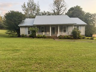 141 Ray Cemetery Rd, Sparta, TN 38583