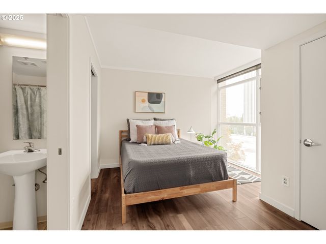 533 Ne HOLLADAY St 601, Portland, OR 97232